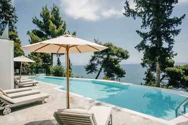 Bungalow Superior Sharing Pool with Sea View