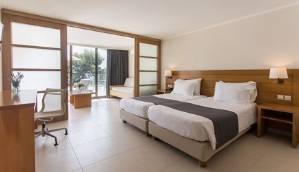 Bungalow Superior Sharing Pool with Sea View