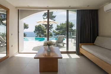 Bungalow Superior Sharing Pool with Sea View