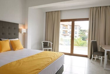 Family Room 2 Bedroom with Garden View