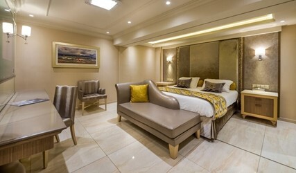 Queen Suite Inland View