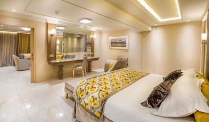 Queen Suite Inland View