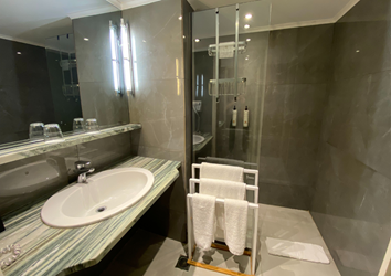 Suite Ionian Blue Sharing Pool