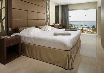 Deluxe Beach Front Suite