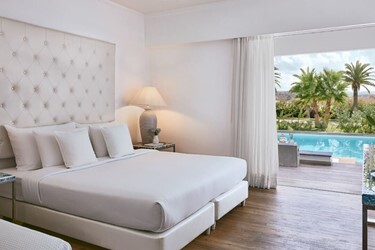 Swim Up White Room