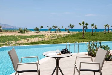 Family Suite Sharing Pool Side Sea View