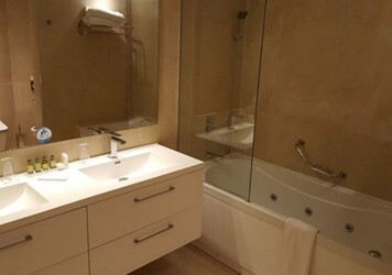 Deluxe Private Pool Room