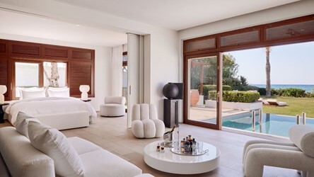 Royal Residence Sea Front With Private Pool & Extensive Garden