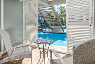 Swim Up Room