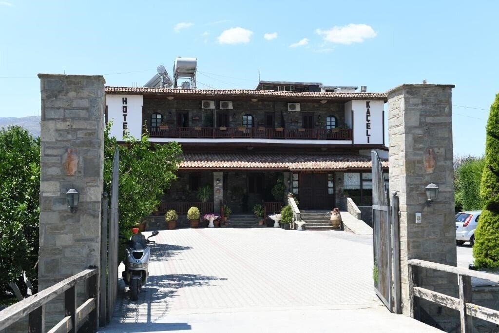 Zdjęcie Hotel Kaceli 4*