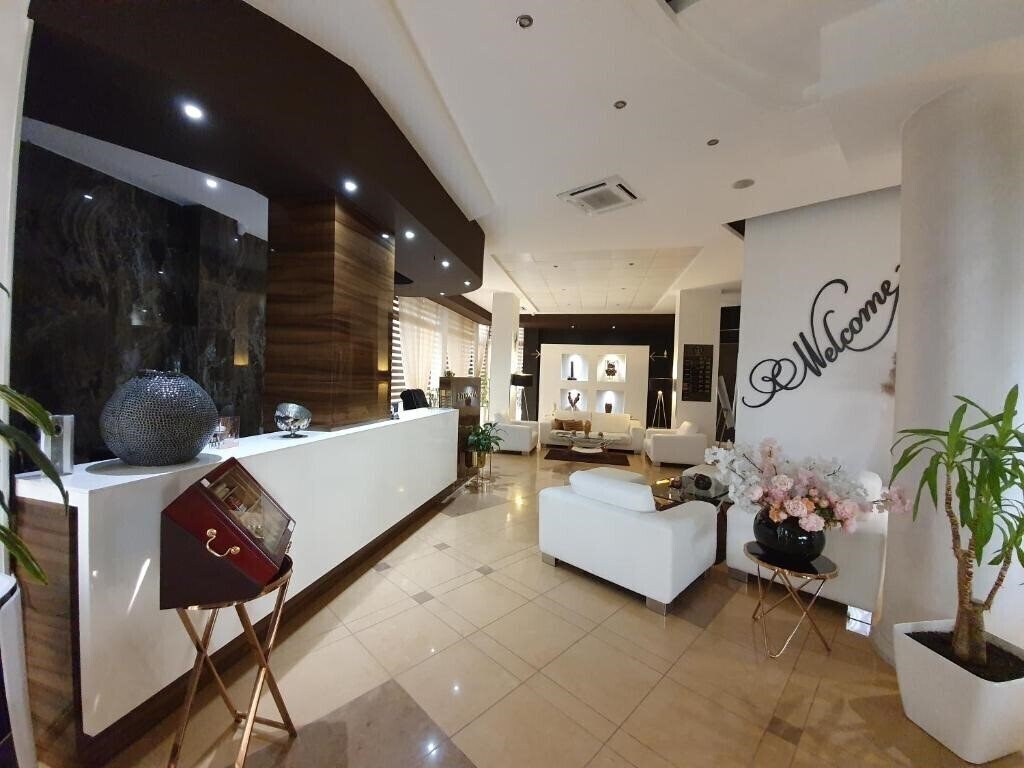 Фото Hotel Arvi 4*