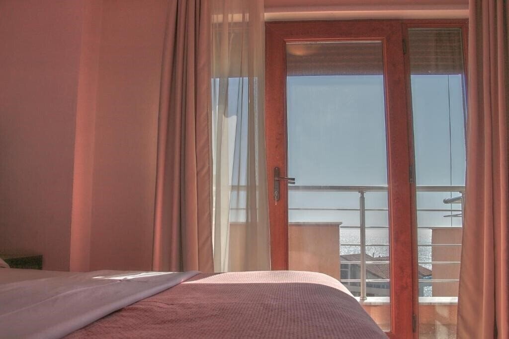 Zdjęcia Hotel Nais Beach 3*