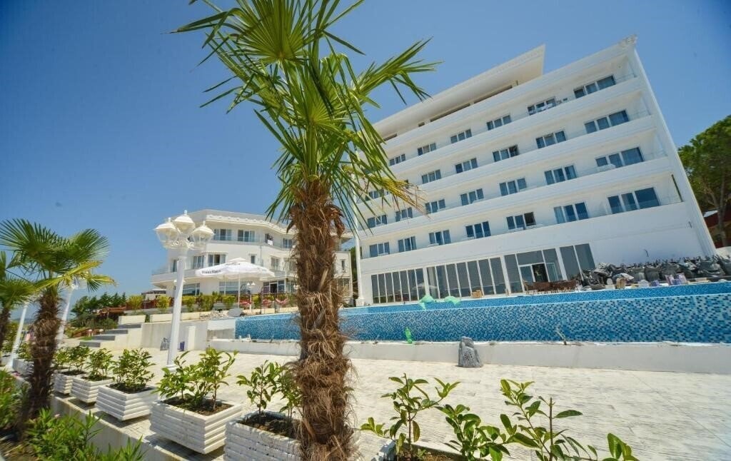 Отель Elesio 4*