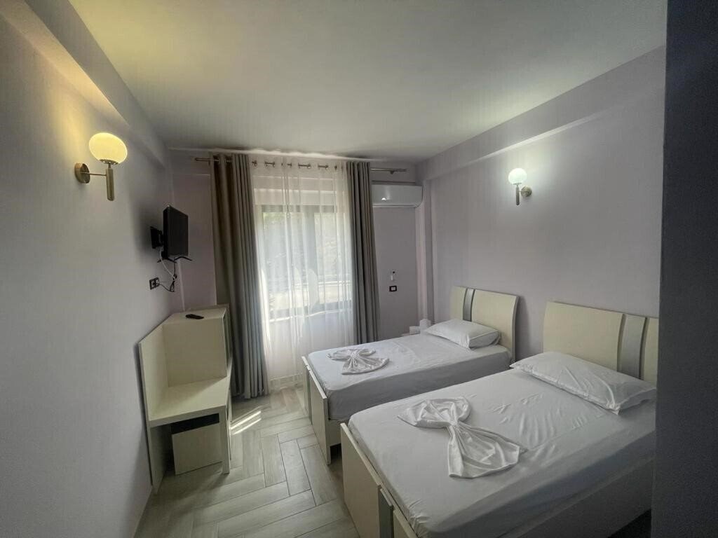 Фото Hotel Ferrara 3*