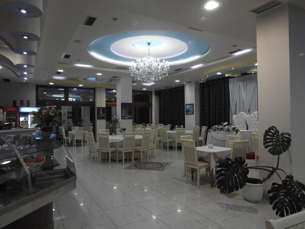 Фото Hotel 3 Vellezerit 4*