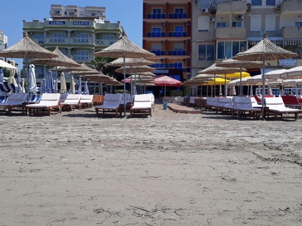 Фотография Hotel 3 Vellezerit 4*