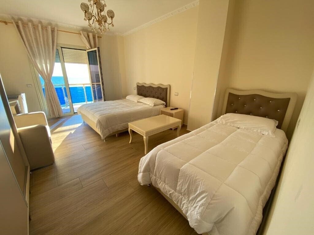 Изображение Hotel 3 Vellezerit 4*