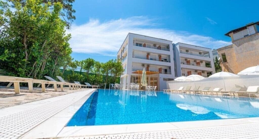 Zdjęcie Hotel Besani 3*