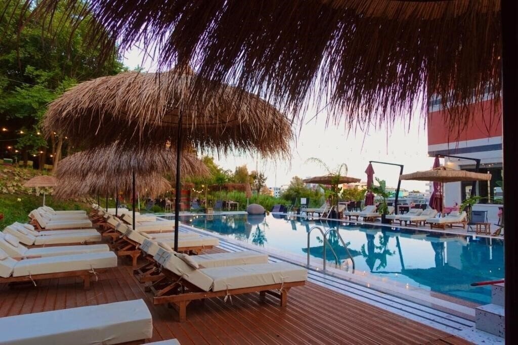 Готель Olivia'S Hill Resort 4*