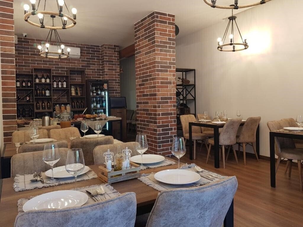 Zdjęcia Peaky Hotel (ex. Ergis Hotel, Ergi's Hotel) 4*