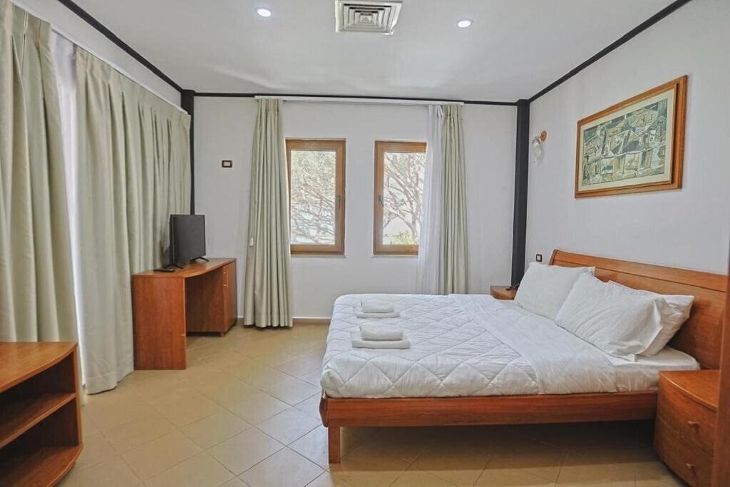 Zdjęcia Kastrati Hotel 3*