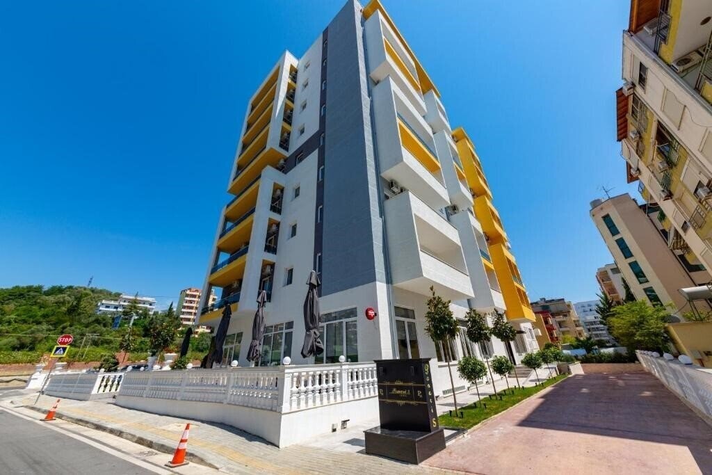 Готель Ponari S Hotel 4*