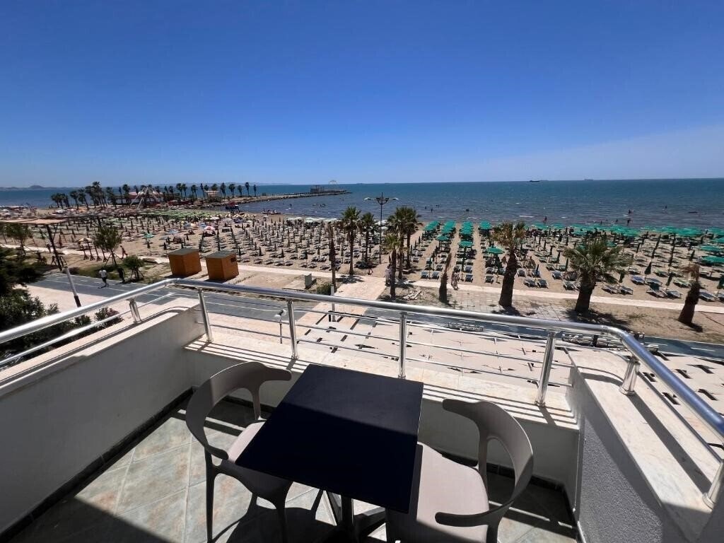 Изображение Wave Beachfront Apartments 3*