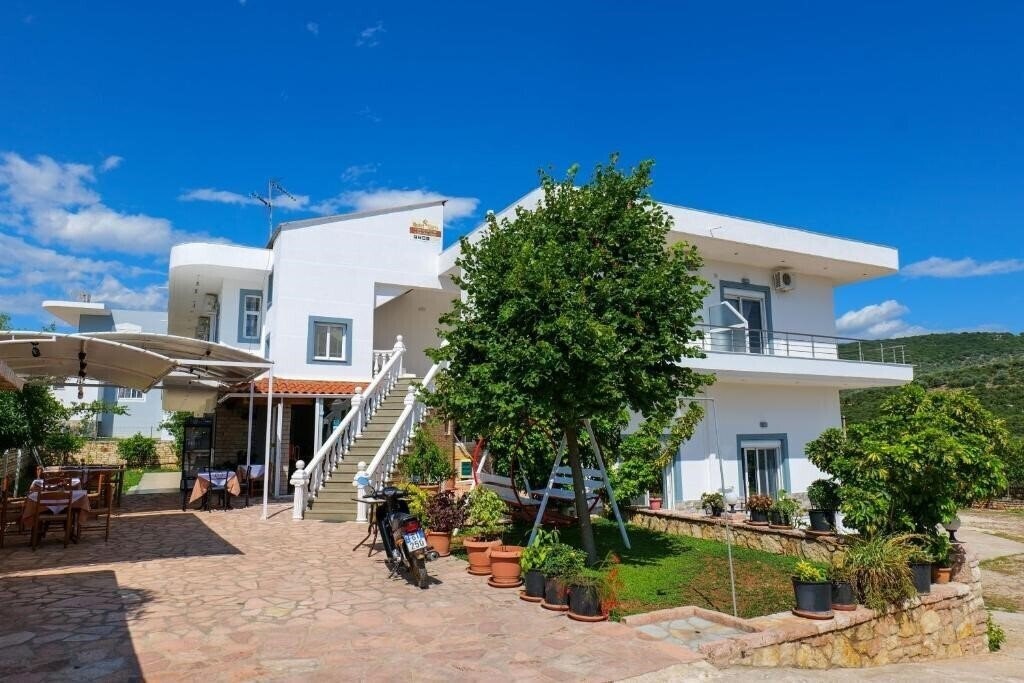 Zdjęcie Hotel Chris 2*