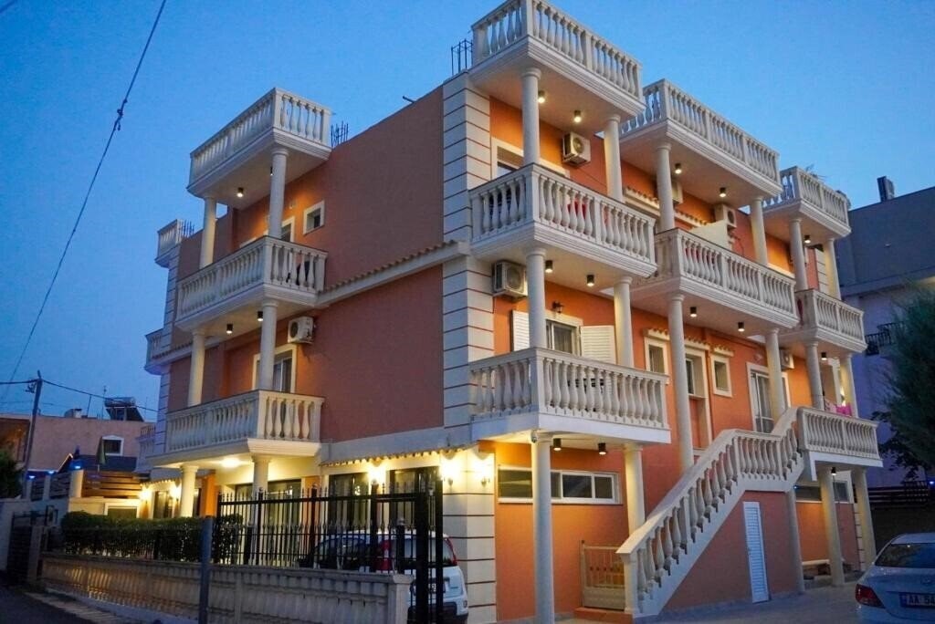Hotel Marku Palace (ex. Villa Marku Soanna) 3*