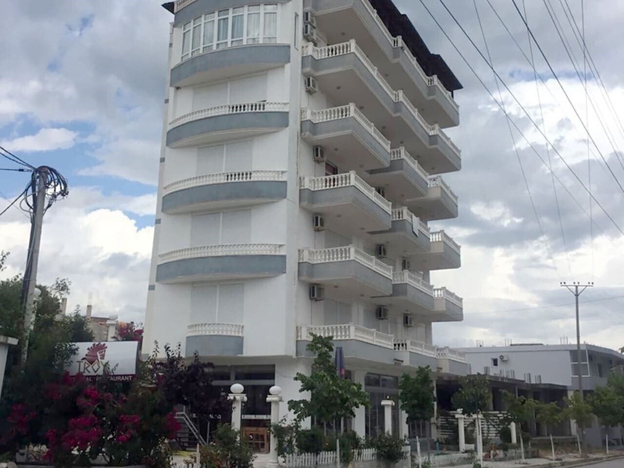 Готель Troy Apartment 3*