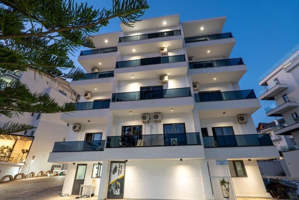 Zdjęcie Hotel Kompleks Joni (ex. Hotel Kompleksi Jon, Hotel Joni Kompleks) 3*