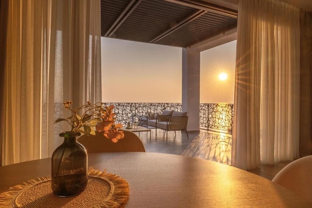 Hotel Glow Boutique Hotel & Suites 4*