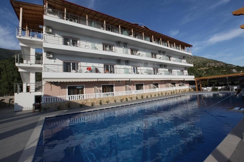 Hotel Riviera Borsh 3*