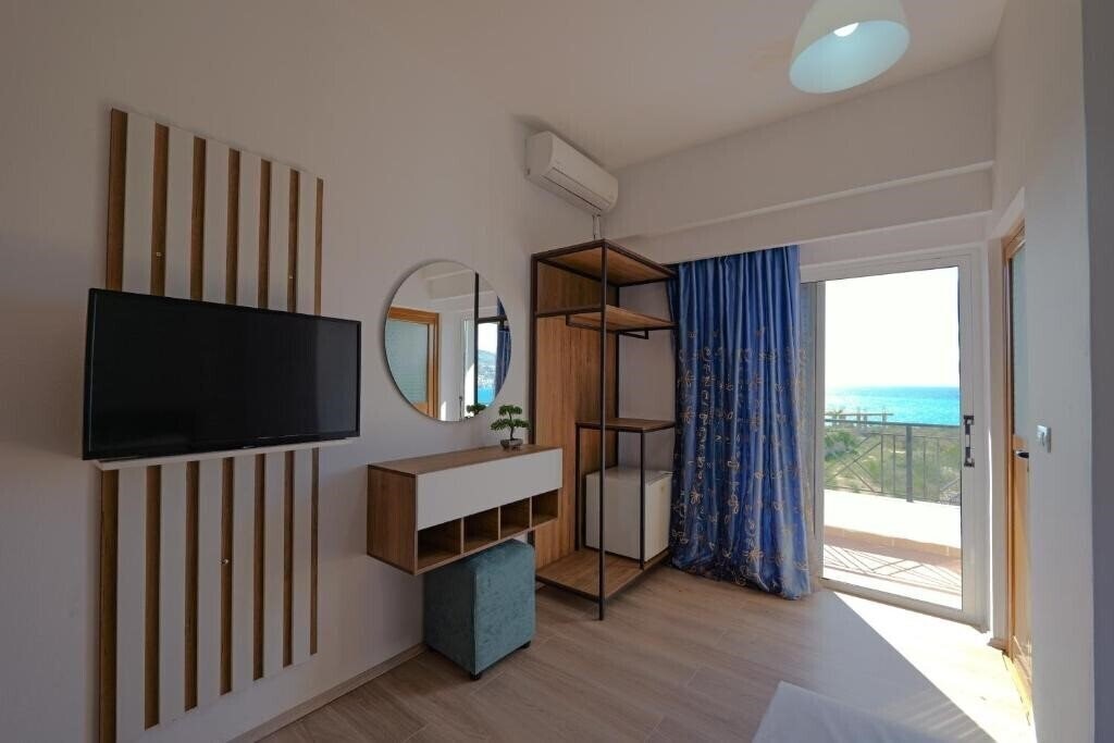 Zdjęcie Hotel Holiday 4*