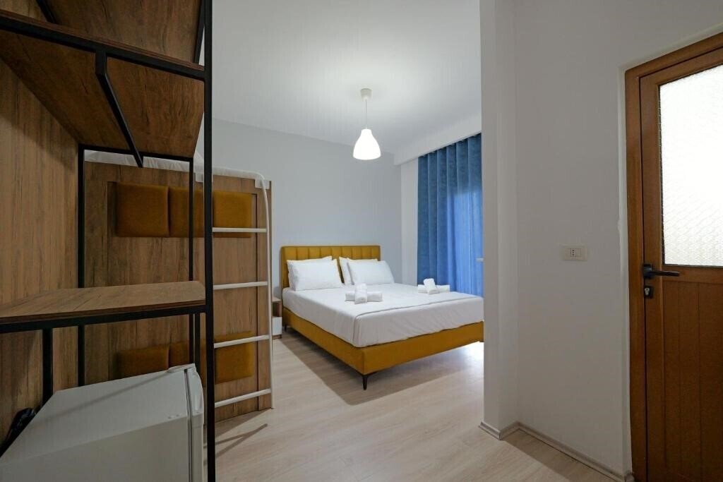 Zdjęcie Hotel Holiday 4*