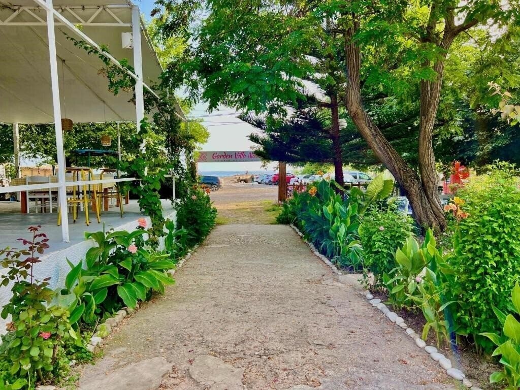 Готель Garden Naza Villa 3*