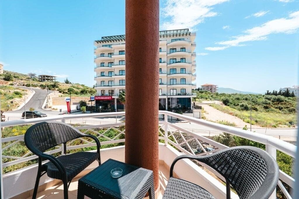 Отель Hotel Saranda 3*