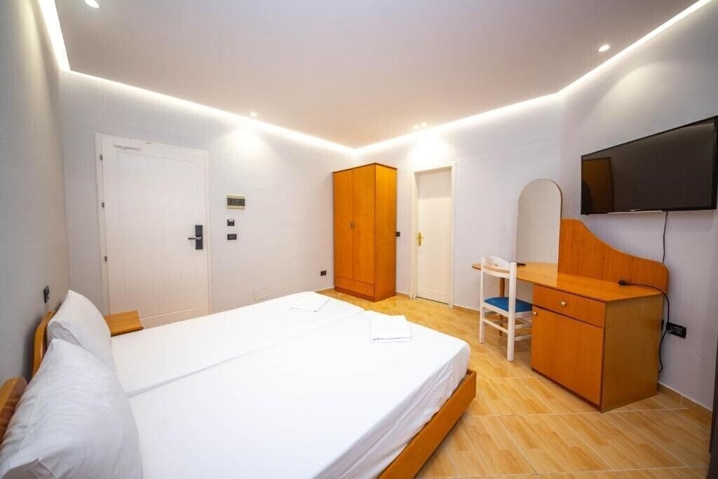 Фотография Hotel Sea Breeze 3*
