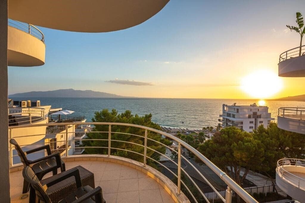 Изображение Hotel Sea Breeze 3*