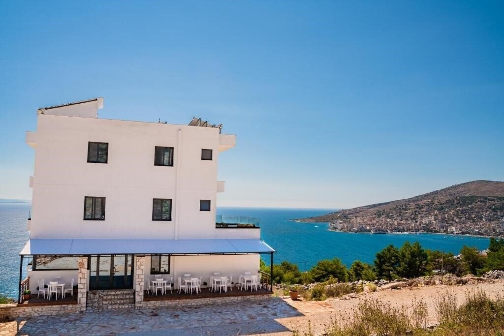 Отель Hilltop Heaven Hotel 3*