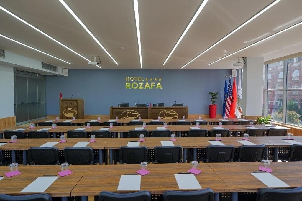 Фото Hotel Rozafa 4*