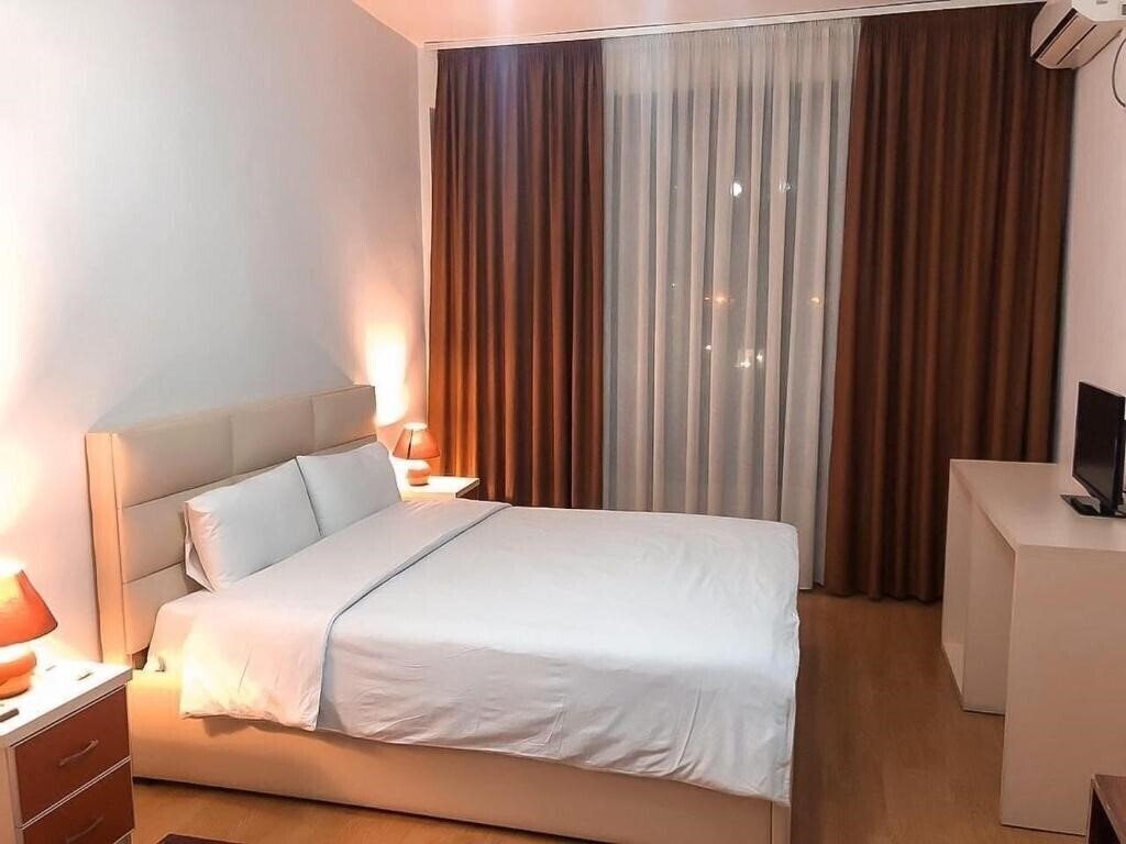 Отель Hotel Argenti Shkoder 3*