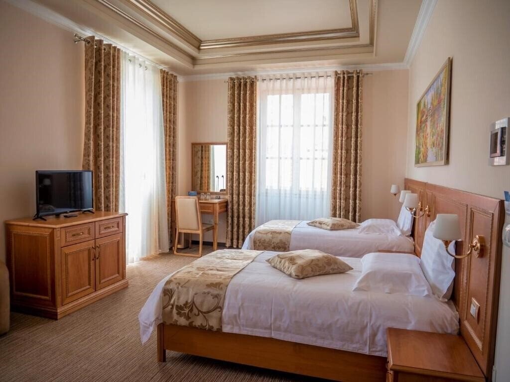 Отель Hotel Boka 4*