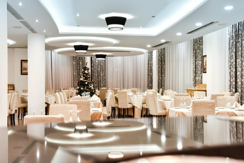 Фотография Hotel Airport Tirana 3*