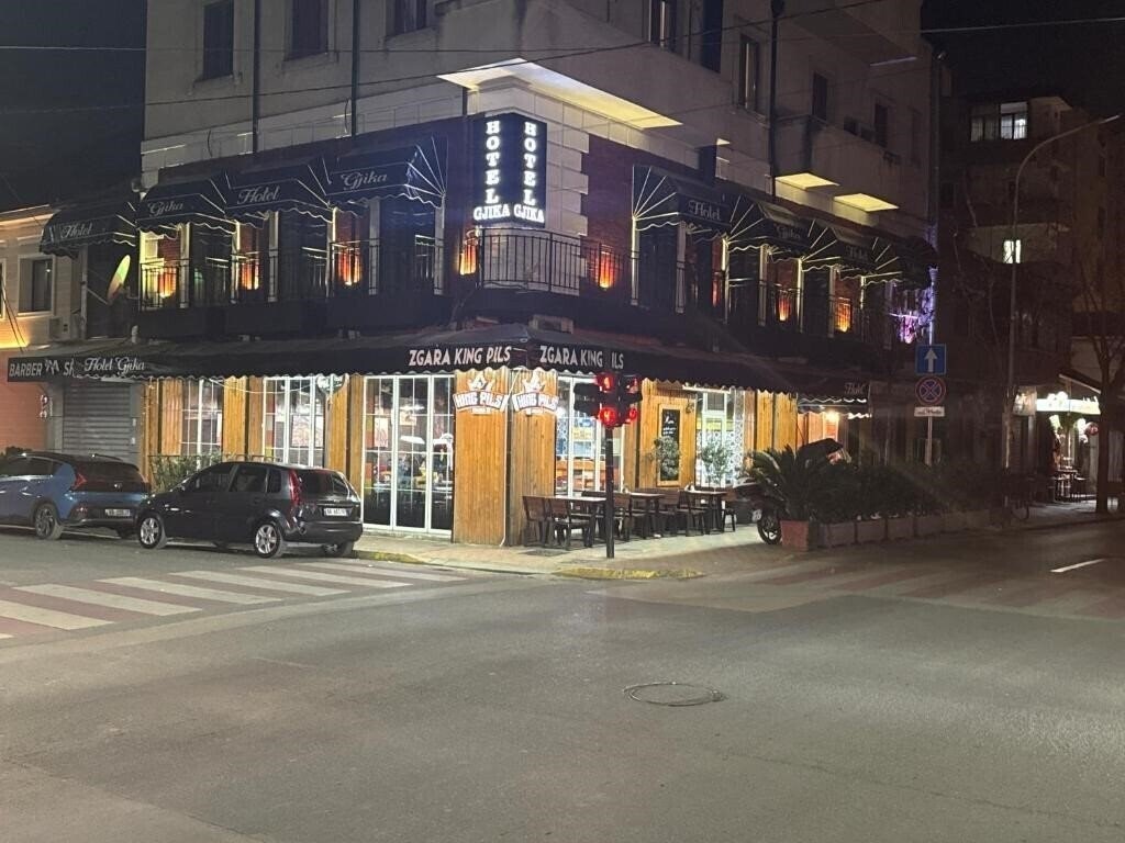 Отель Hotel Gjika 3*