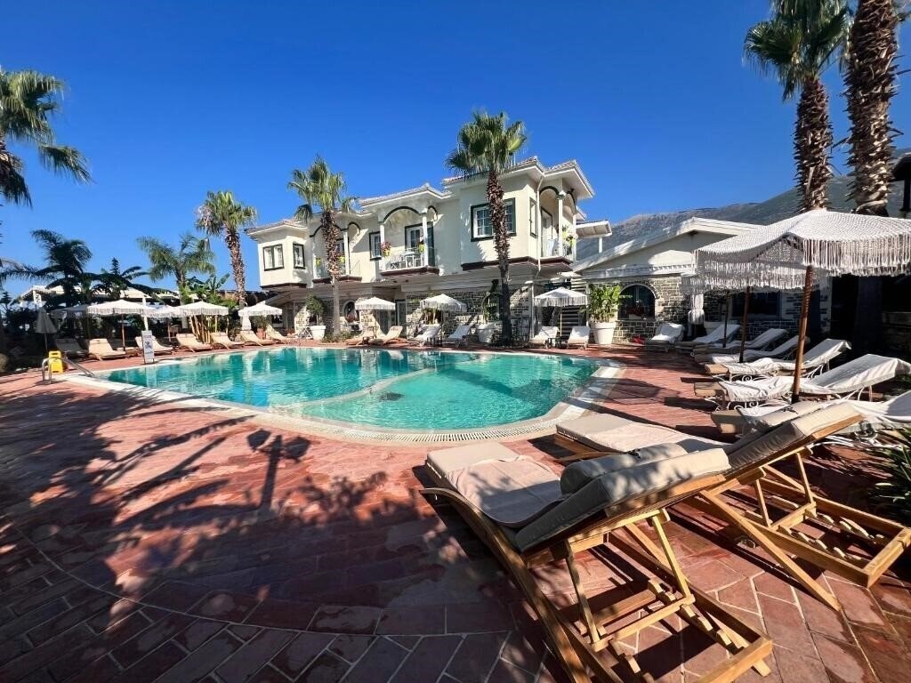 Готель Sarajet E Pashait 4*