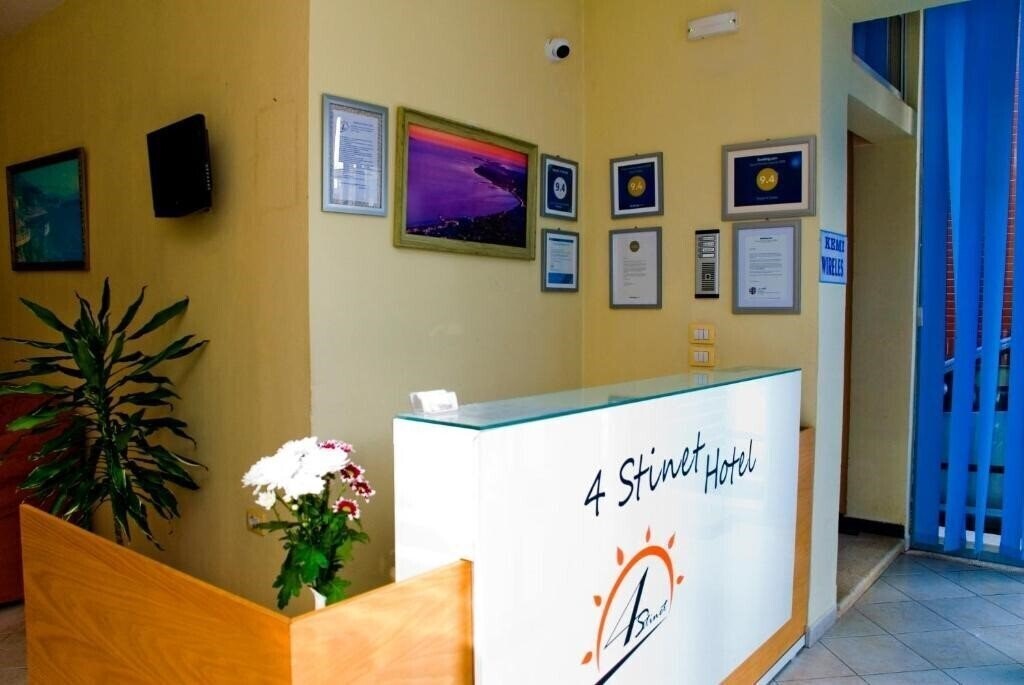 Отель Hotel 4 Stinet 3*