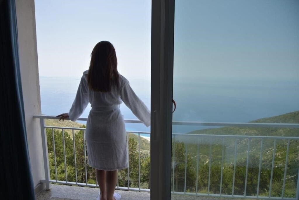 Фото Hotel Keshtjella 3*