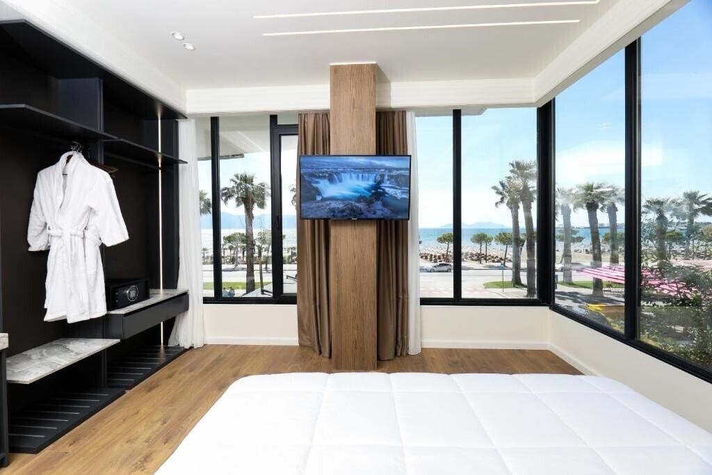 Отель Hotel Adore 4*