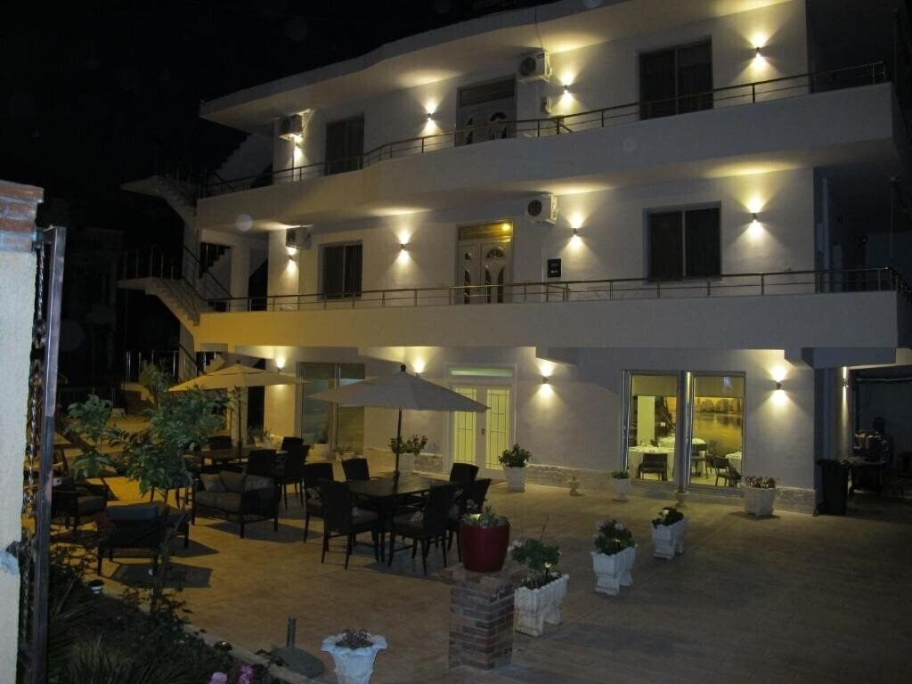 Фото Hotel Nika & Restaurant (ex. Vila Nika Apart, Nika Hotel) 3*